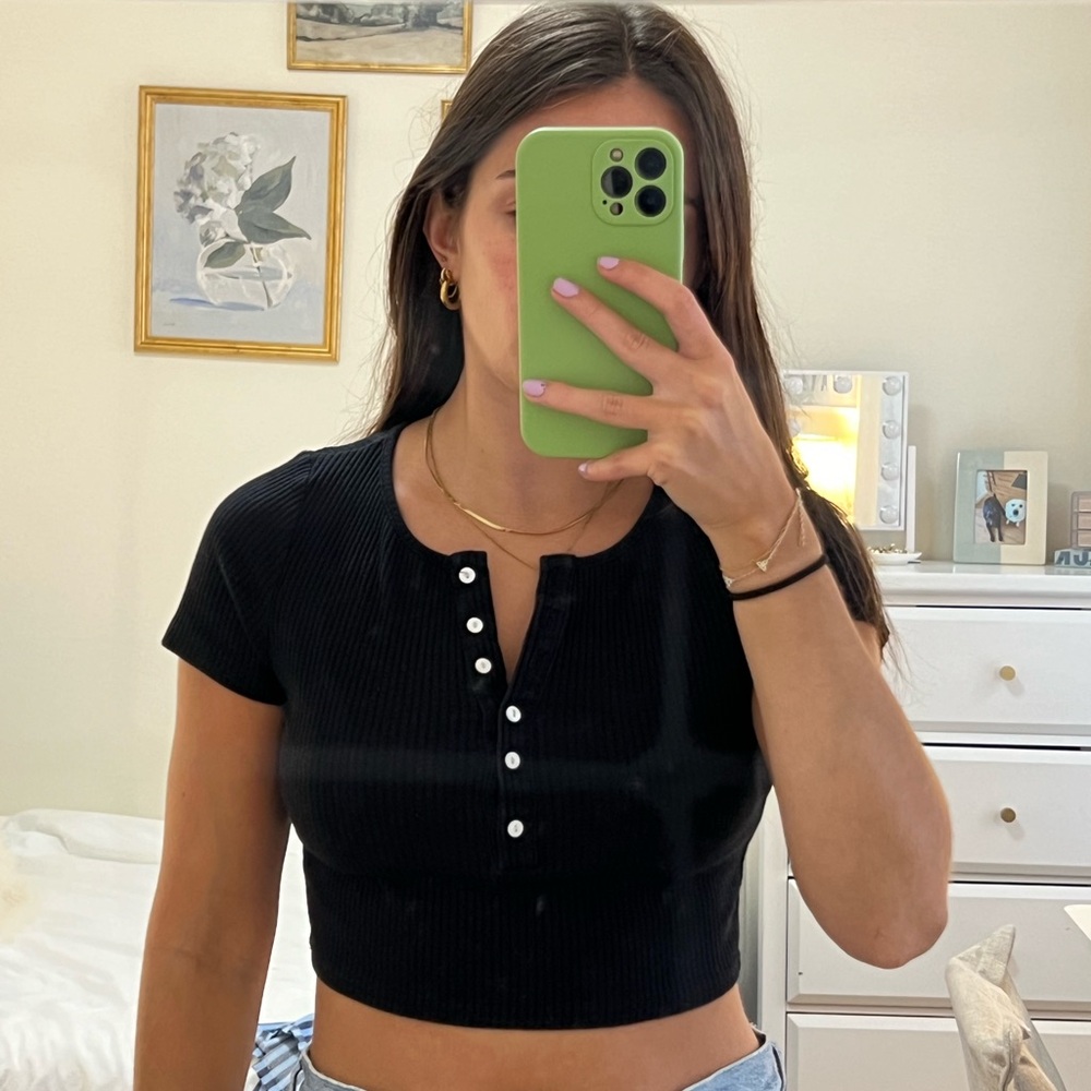 Black princess polly cropped baby tee